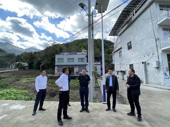 响水村爱心路灯